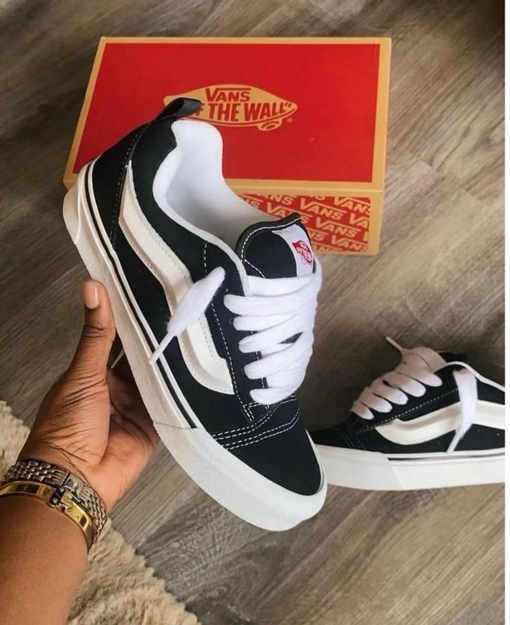 Skater Vans of The Wall